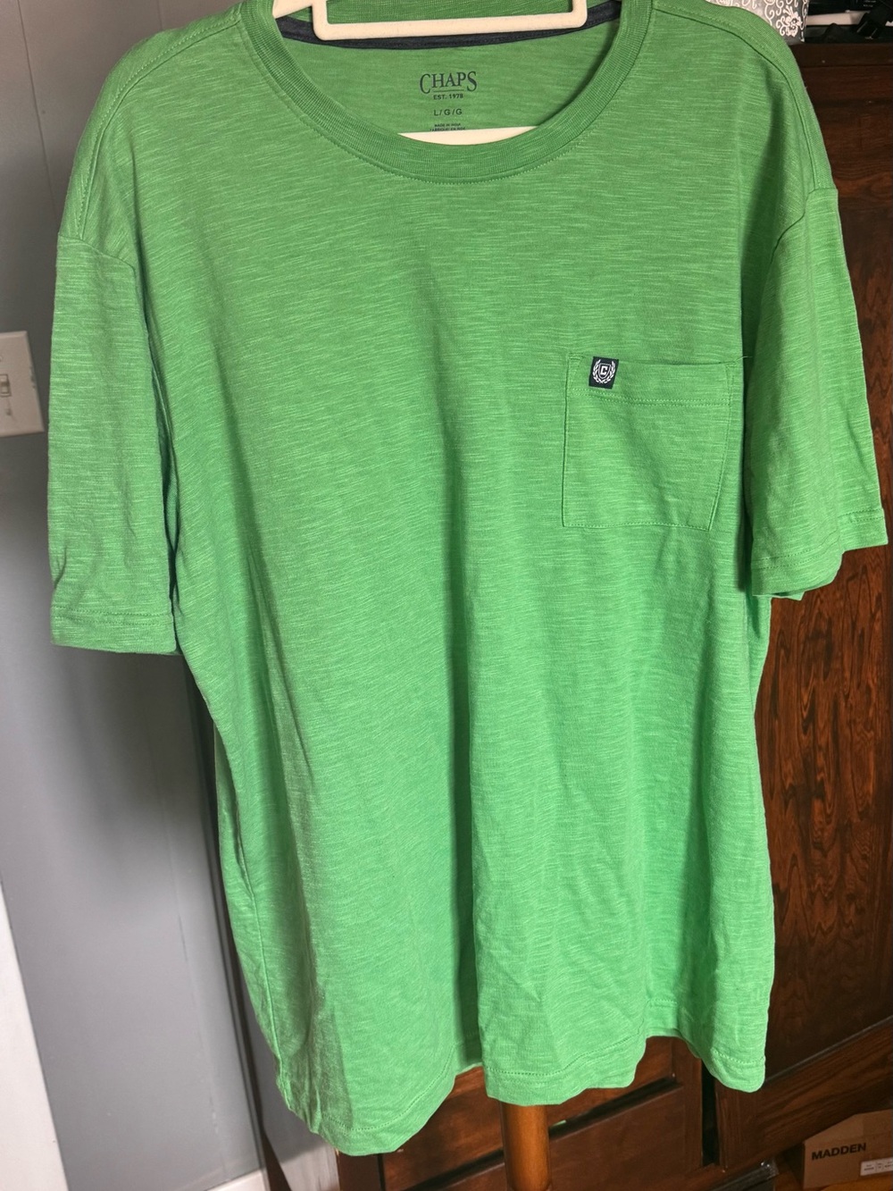 💚 Chaps Slub Knit Pocket Tee — Size Large